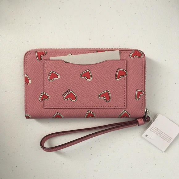 ENDS APR16! hearts print pink leather zip wristlet - Picture 2 of 3